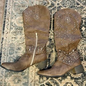 Women’s Studded Cowboy Boots